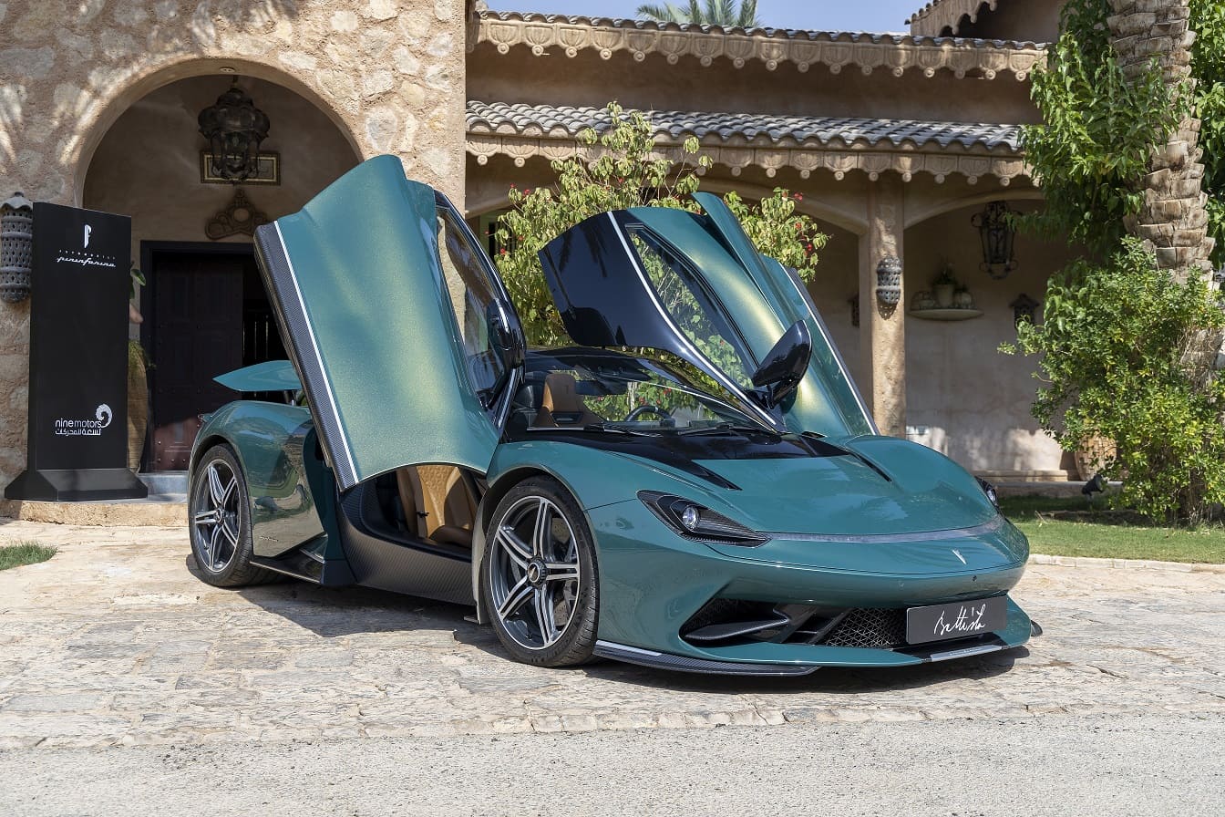 سيارة بينينفارينا باتيستا GT الخارقة والكهربائية بالكامل تتألّق في أوّل ظهور لها في الشرق الأوسط وأفريقيا بالرياض