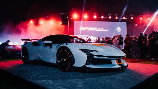 الظهور الأول لسيارة فيراري “SF90 XX STRADALE” في منطقة الشرق الأوسط